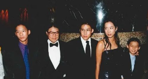 开局离婚后中彩票小说，豪门继承人短剧大结局免费观看--第1张