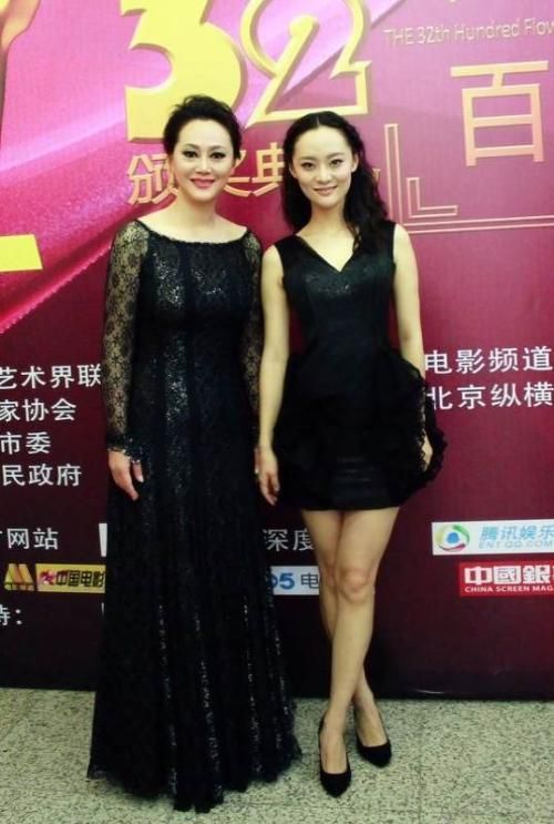  穿书后一脚踢开老公当霸总柯俊美娜短剧大结局信息 --第1张