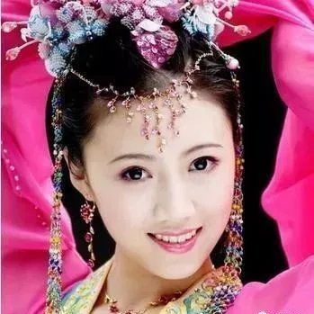 换脸后被死对头宠上天，大结局在线观看--第1张