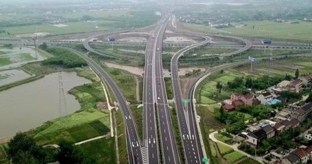 高速公路与城市快速路的区别，高速公路与城市的关系