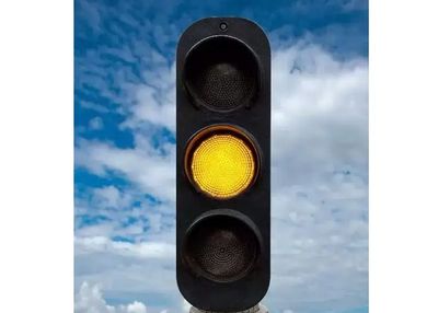 红绿灯十字路口图片，红绿灯十字路口左转走法图解
