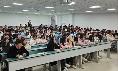 大连枫叶职业学校学费一年多少
