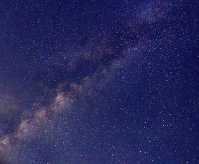 夜晚照片唯美风景图片，夜深人静发朋友圈配图