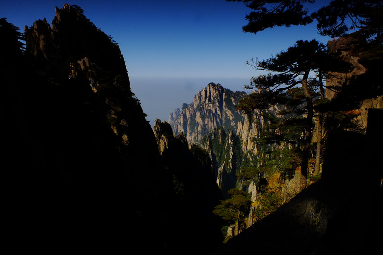 黄山10月底去冷吗，黄山十月底气温多少度