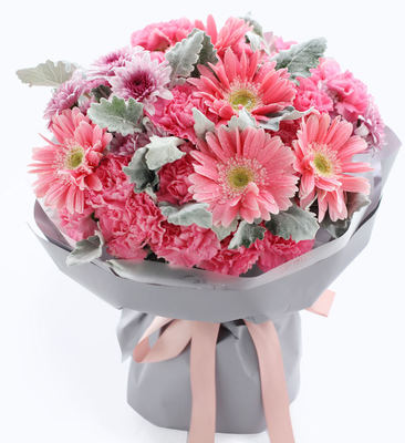 粉色康乃馨花语，粉玫瑰和粉色康乃馨花语