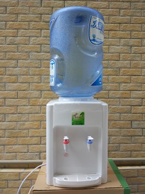 饮水机桶装水在哪里订，饮水机水桶怎么送货上门