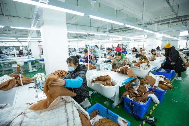 羽绒服生产基地在哪里，全国最大的羽绒服生产基地