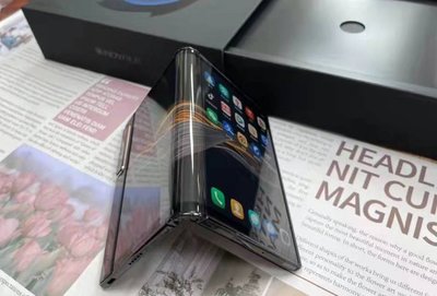 华为折叠屏幕手机，华为折叠屏幕手机小彩点