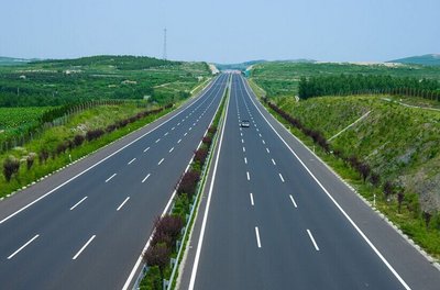 快速公路属于高速吗，快速路是公路还是市政道路