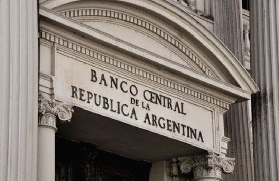 阿根廷央行通过转换主要政策工具将关键利率降至100%，远低于通胀率