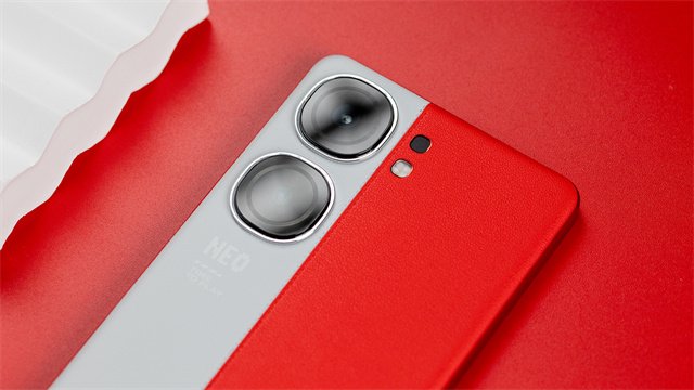 iQOO Neo9体验评测：红白之魂的碰撞，构建全游戏生态
