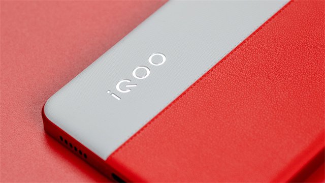 iQOO Neo9体验评测：红白之魂的碰撞，构建全游戏生态