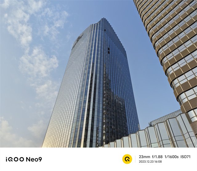 iQOO Neo9体验评测：红白之魂的碰撞，构建全游戏生态